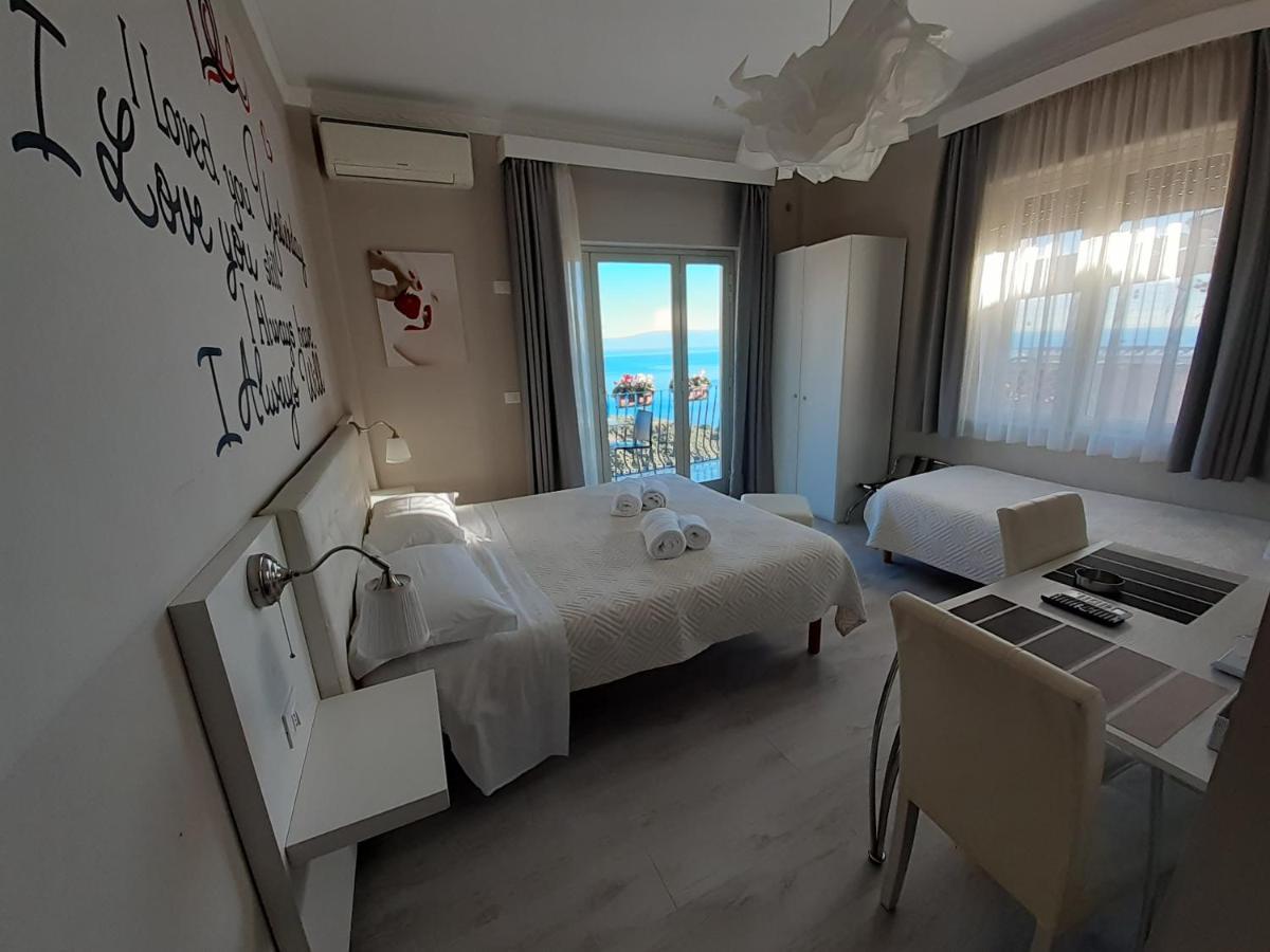 Athena Charming Rooms Таорміна Екстер'єр фото