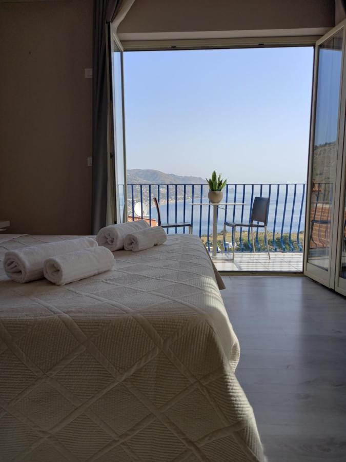 Athena Charming Rooms Таорміна Екстер'єр фото