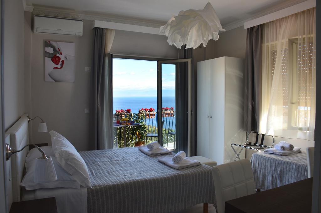 Athena Charming Rooms Таорміна Екстер'єр фото