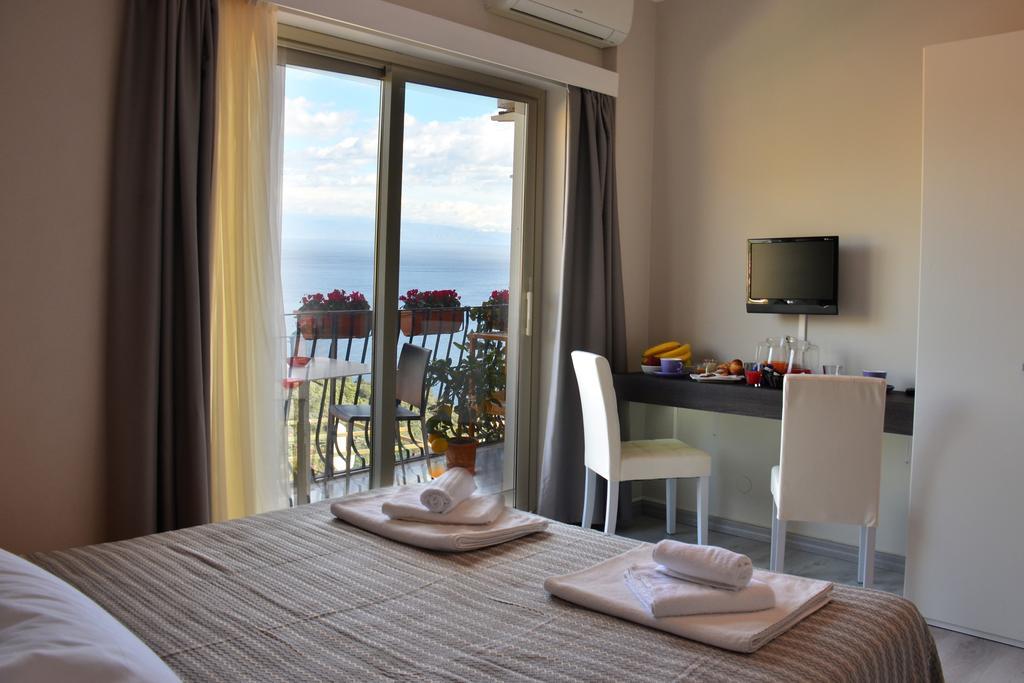 Athena Charming Rooms Таорміна Екстер'єр фото