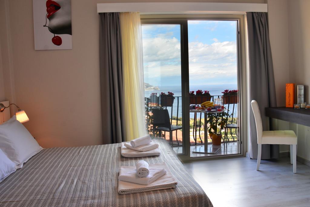 Athena Charming Rooms Таорміна Екстер'єр фото