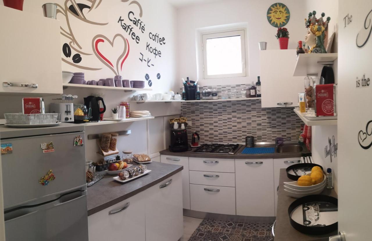 Athena Charming Rooms Таорміна Екстер'єр фото