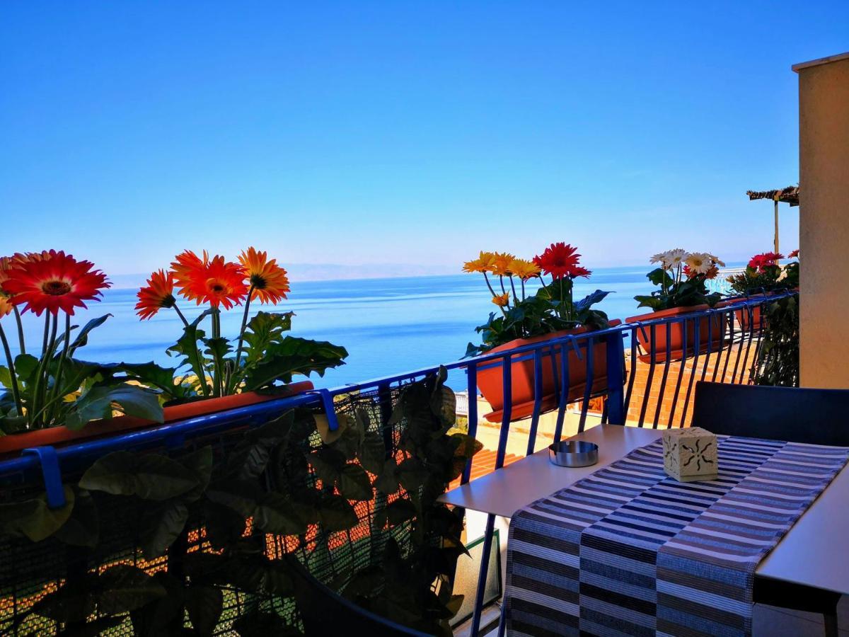 Athena Charming Rooms Таорміна Екстер'єр фото